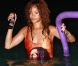 Rihanna en vacances : maillot échancré, sexy-attitude et petit coup dans le nez