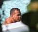 Alex Rodriguez profite de la piscine de son hôtel de Miami, non loin de Cameron Diaz. Août 2011