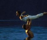 Jennifer Grey et Patrick Swazye dans  Dirty Dancing , 1987. Les chorégraphies étaient signées Kenny Ortega. 