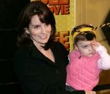 Tina Fey est de nouveau maman. Elle donne à Alice, 5 ans, une petite soeur prénommée Penelope Athena.
