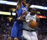 Kendrick Perkins, 26 ans, pivot du Thunder D'Oklahoma City en NBA après avoir été un pilier des Celtics de Boston, a été arrêté dans la nuit du 12 au 13 août 2011 à Beaumont (Texas).