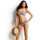 Shanina Shaik présente avec beauté la dernière collection de maillots de bain Seafolly. So sexy !