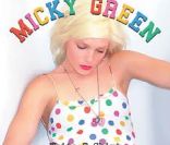 Avec  White T-Shirt , Micky Green passe de mannequin à chanteuse, en 2007.