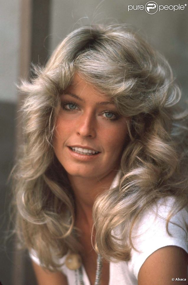 Less is more, et Farrah Fawcett savait si bien gérer le nude. Teint unifié sans en avoir l'air, mascara, baume hydratant sur les lèvres et blush discret, l'actrice a révolutionné l'idée du make up... sans que cela se voit. 
