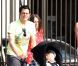 Johnny Knoxville : En attendant bébé, il pouponne les deux autres, et sa femme
