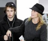 Hopper, fils de Sean Penn et Robin Wright, ici avec sa mère en janvier 2011 
