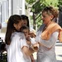 Sharon Stone est en admiration devant le craquant bébé d'Alicia Silverstone