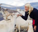 Le prince Haakon et la princesse Mette-Marit de Norvège en randonnée sur le mont Pika le 23 août 2011, dans le comté d'Hedmark.