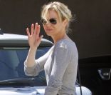 Renée Zellweger fait du shopping dans le quartier de Melrose à Los Angeles, le 23 août 2011