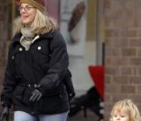 Blythe Danner, l'actrice et maman de Gwyneth Paltrow est une grand-mère modèle pour Apple et Moses