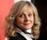 Blythe Danner, l'actrice et maman de Gwyneth Paltrow est une grand-mère modèle pour Apple et Moses