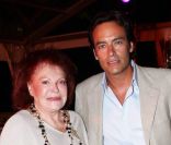 Régine et Anthony Delon lors du dîner et la vente aux enchères organisés au profit des Vendanges du Désert au domaine de Bertaud-Belieu, le 26 août 2011 à Gassin.