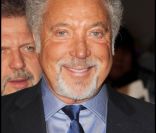 Tom Jones, victime d\'un malaise samedi 27 août 2011 à Monaco est sorti du service des urgences.