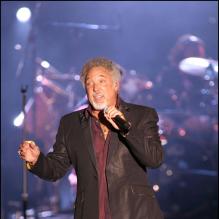 Tom Jones le 30 juillet 2010 au Bal de la Croix Rouge à Monaco.