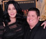 Chaz Bono et sa maman Cher en Los Angeles, en novembre 2010