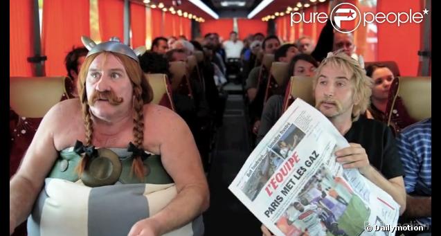 Gérard Depardieu et Edouard Baer dans leur parodie de l'affaire  Depardieu urine dans un avion , le 2 septembre 2011