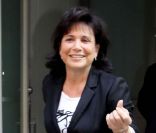 Dominique Strauss-Khan et Anne Sinclair quitte sa maison new-yorkaise pour se rendre à l'aéroport JFK, le 3 septembre 2011.