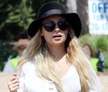Nicole Richie se promène avec sa petite Harlow, trois ans, à Los Angeles, samedi 3 septembre 2011.