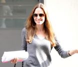Angelina Jolie, élégante, sortant d'un studio de production à Londres le 8 septembre 2011