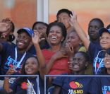 Michelle Obama s\'est déplacée à Flushing Meadows vendredi 9 septembre 2011 pour le 12e jour de l\'US Open. Comme toutes les supportrices, quand elle se voit sur l\'écran géant, elle s\'agite !<br />