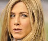 Jennifer Aniston en février 2011 lors du Super Bowl qui se déroulait à Arlington au Texas<br />