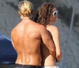 Minnie Driver sous le soleil de Malibu avec Matthew. Août 2011 