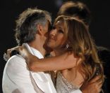 Retrouvailles très chaleureuses et émouvantes pour Andrea Bocelli et Céline Dion, en concert à Central Park, le 15 septembre 2011.