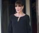 Carla Bruni-Sarkozy s'apprête à dîner dans le cadre du G8, à Deauville. Elle arbore une petite robe noire et une minaudière. Mai 2011 