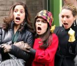 Ana Ortiz avec America Ferrera et Becki Newton sur le tournage d'Ugly Betty en mars 2010