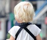 <p>Naomi Watts et son mari Liev Schreiber se baladent dans les rues de New York avec leurs fils Alexander et Samuel, le 26 septembre 2011</p>