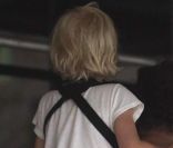 Liev Schreiber, mari de Naomi Watts, se balade dans les rues de New  York avec ses fils Alexander et Samuel, le 26 septembre 2011
