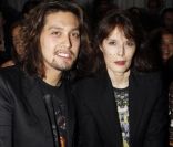 Lulu Gainsbourg et sa maman Bambou au défilé printemps-été 2012 de Givenchy lors de la Fashion Week parisienne le 2 octobre 2011