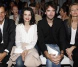 Pierre Yves Roussel, Juliette Binoche, Antoine Arnault et sa soeur Delphine au défilé printemps-été 2012 de Givenchy lors de la Fashion Week parisienne le 2 octobre 2011