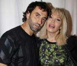 Riccardo Tisci et Amanda Lear au défilé Givenchy lors de la Fashion Week parisienne le 2 octobre 2011