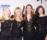 Patricia Clarkson, Jennifer Aniston, et Jeanne Tripplehorn lors de la projection du téléfilm Five, à Washington le 3 octobre 2011
