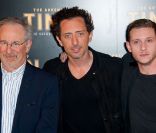 Le 19 juillet 2011 à Paris, Steven Spielberg et ses acteurs Jamie Bell (révélé par Billy Elliot) et Gad Elmaleh. 