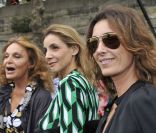 Clotilde Courau et Mademoiselle Agnès sont venues soutenir leur amie Diane Von Furstenberg sur le quai Debilly pour le lancement de son parfum, <em>Diane</em>. Paris, le 5 octobre 2011.