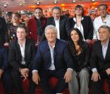 Didier Benureau, Olivier Villa, Patrick Sébastien et sa femme Nana, Salvatore Adamo, Lisa Angel, Dani Lary, Corinne Delpech, Geneviève Gil durant l'enregistrement de l'émission Vivement Dimanche diffusée le 9 octobre 2011