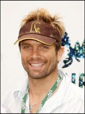 David Chokachi pose en mai 2006 lors d'une soirée à New-york 