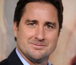 L\'avant-première d\'Enlightened à Los Angeles le 6 octobre 2011, avec l\'acteur Luke Wilson (Charlie et ses drôles de dames).<br />