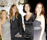 Hayden Panettiere, Julia Roberts, Carrie-Anne Moss et lors de l'avant-première du film Fireflies in the Garden à Los Angeles le 12 octobre 2011