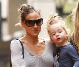 La charmante Sarah Jessica Parker emmène ses filles Tabitha et Marion à l\'école, à New York, le 14 octobre 2011