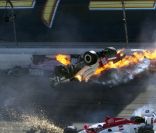 Pippa Mann s'envole lors de l'accident qui a coûté sa vie à Dan Wheldon le 16 octobre 2011 à Las Vegas