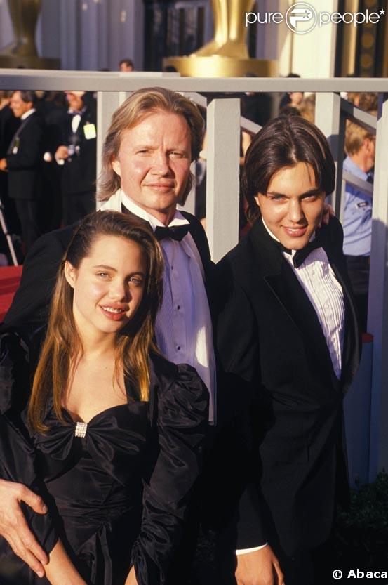 Souvenirs d'enfance : Angelina Jolie avec son père John Voight et son frère
