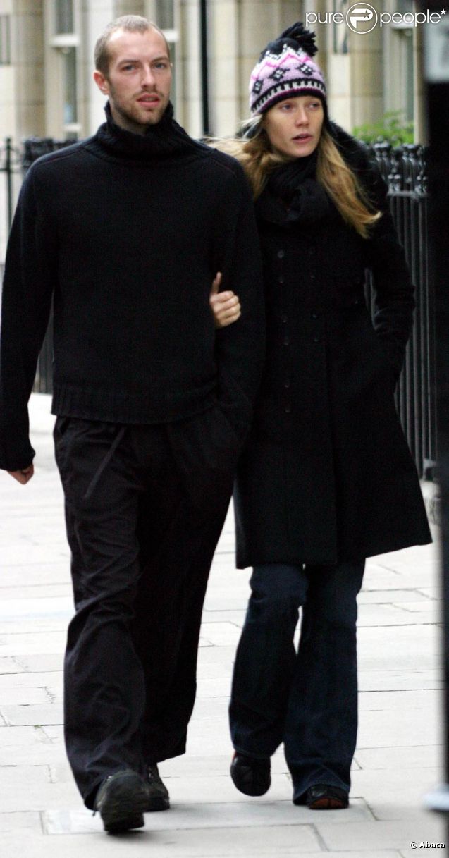 Chris Martin - Gwyneth Paltrow, un couple marié et heureux (ici dans Londres en 2003, quelques mois avant leur mariage) mais insaisissable. En octobre 2011, dans une interview pour la CBS, le leader Coldplay se laisse tout de même aller à une rare déclaration d'amour publique.