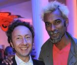 Stéphane Bern et Satya Oblet lors de la soirée d'inaguration de la boutique Look rue Saint-Honoré à Paris le 17 octobre 2011