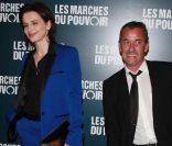 Juliette Binoche et Christophe Dechavanne à la projection du film de George Clooney Les Marches du pouvoir, à Paris. 18 octobre 2011