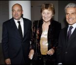 Fabrice Hergott (directeur du Musée d\'Art Moderne, Marisa Bruni-Tedeschi et Christophe de Backer (président des amis du Musée d\'Art Moderne) au dîner des Amis du Musée d\'Art Moderne de la Ville de Paris, le mardi 18 octobre 2011.<br />