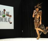 Cindy Fabre au salon du chocolat à Paris le 19 octobre 2011