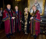 Le 19 octobre 2011, Camilla Parker Bowles a été faite Membre honoraire de la Guilde des menuisiers, au Apothecaries' Hall, à Londres.